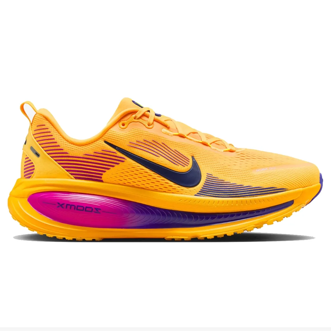 Vista lateral do tênis Nike Vomero 18 Masculino Amarelo destacando design e cores